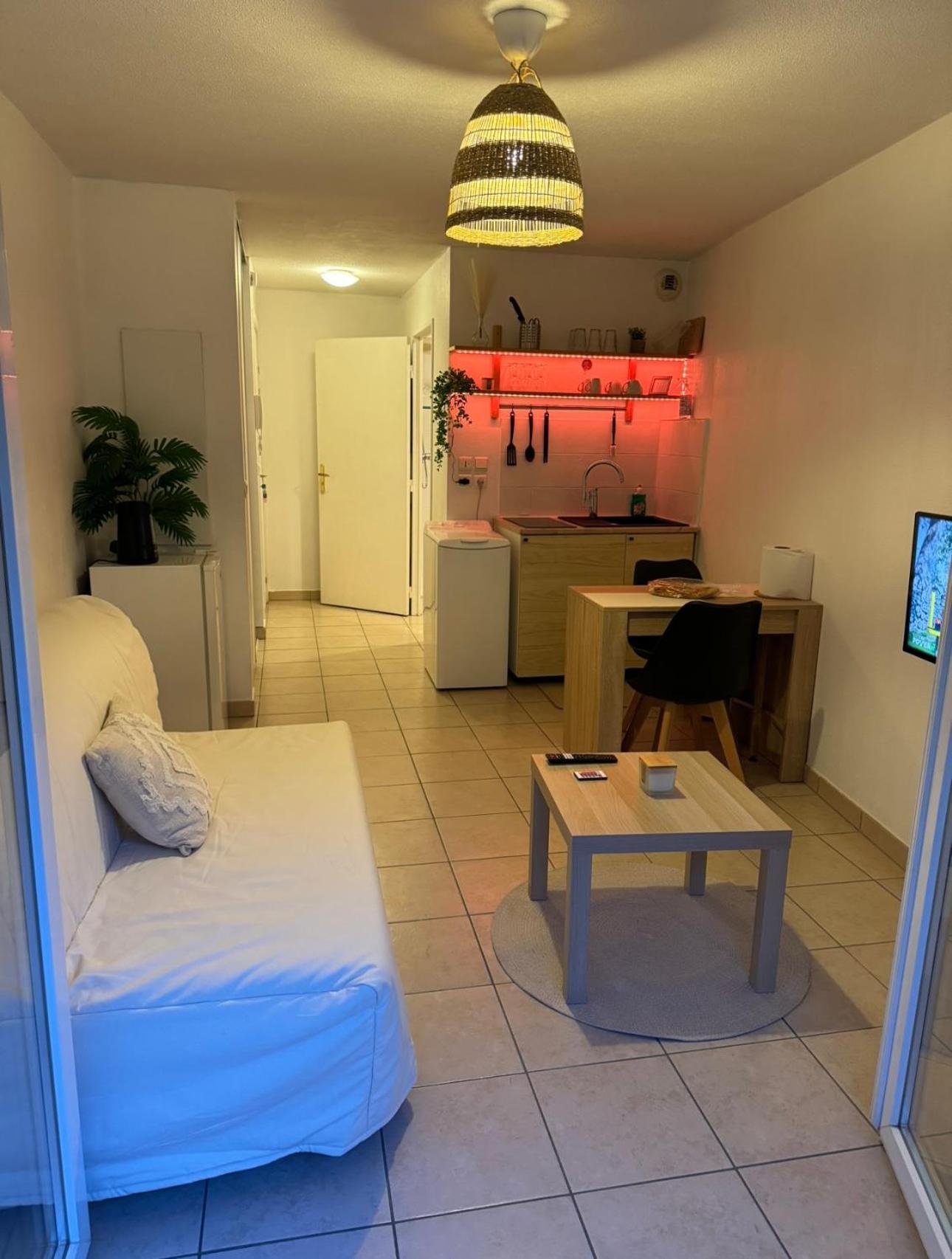 Studio Confortable Avec Vue Ница Екстериор снимка